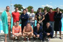 Domáce družstvo TOZAN s víťaznou trofejou