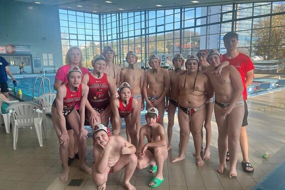 Mladí vodní pólisti z PIRANA SC Topoľčany na medzinárodnom turnaji Sparta Cup v Prahe