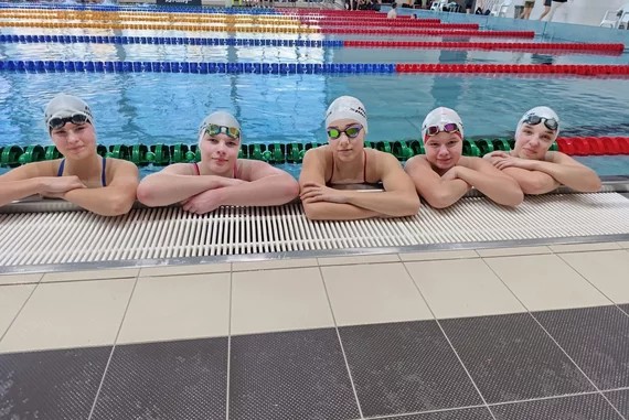 Plavci Pirana Sport Club Topoľčany na pretekoch v Nových Zámkoch a Banskej Bystrici